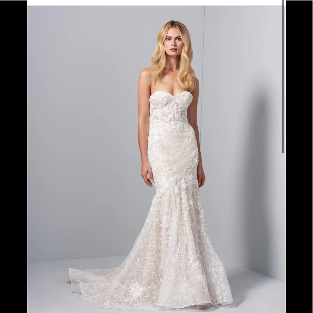Allison Webb Ivory Evie Floral Lace Wedding Dress
